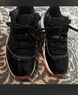Jordan 11 retro low bred Size 9