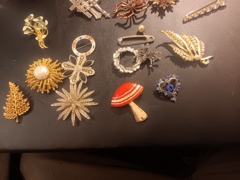 16 Women Brooch