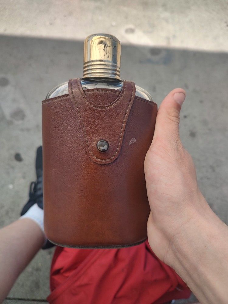 Refillable Liquor Bottle (With Concealer)