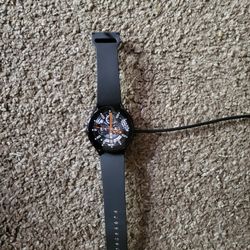 Samsung Galaxy Watch 5 + Charger