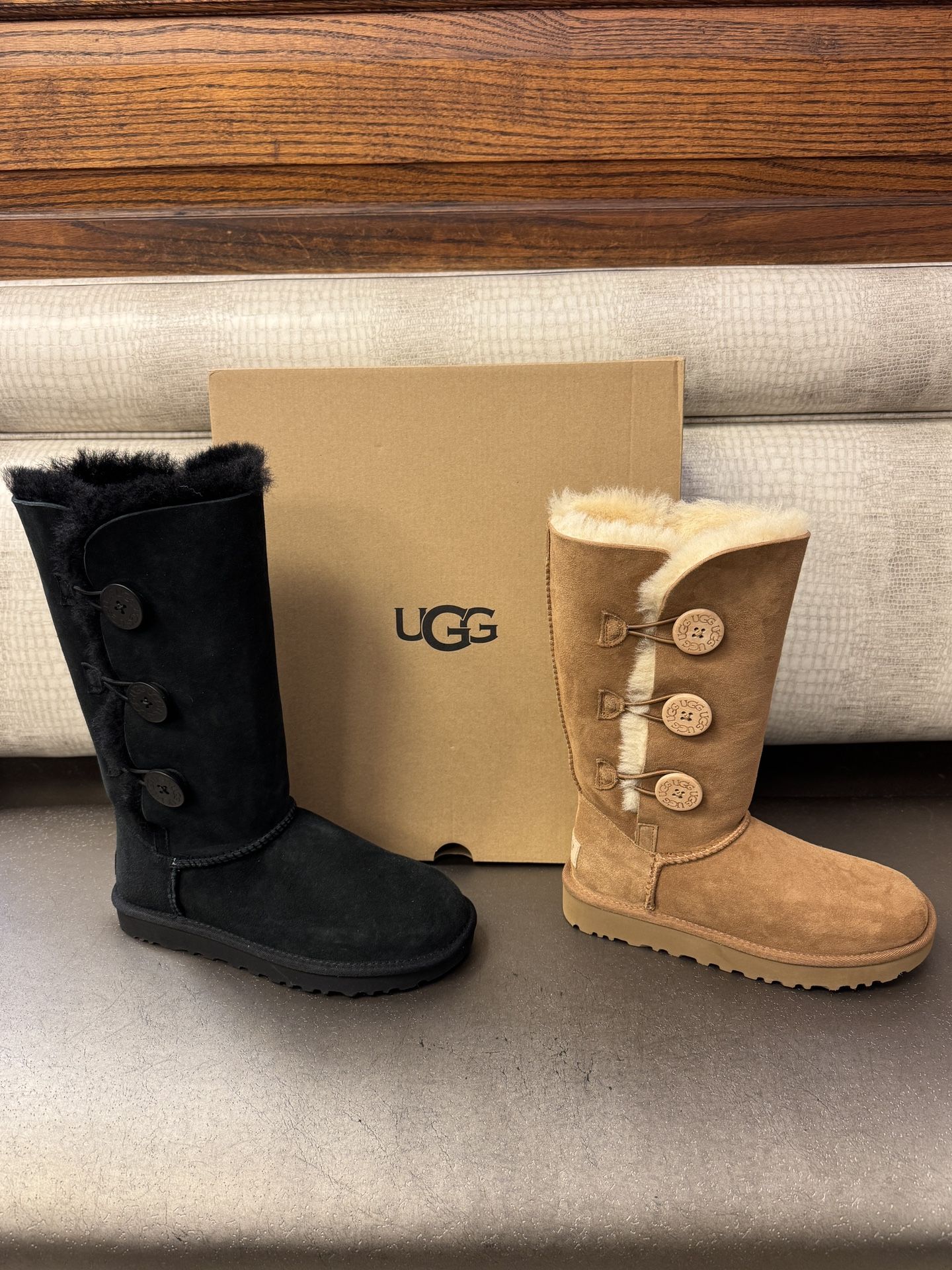 UGG NEW - Bailey Button Triplet II Boots