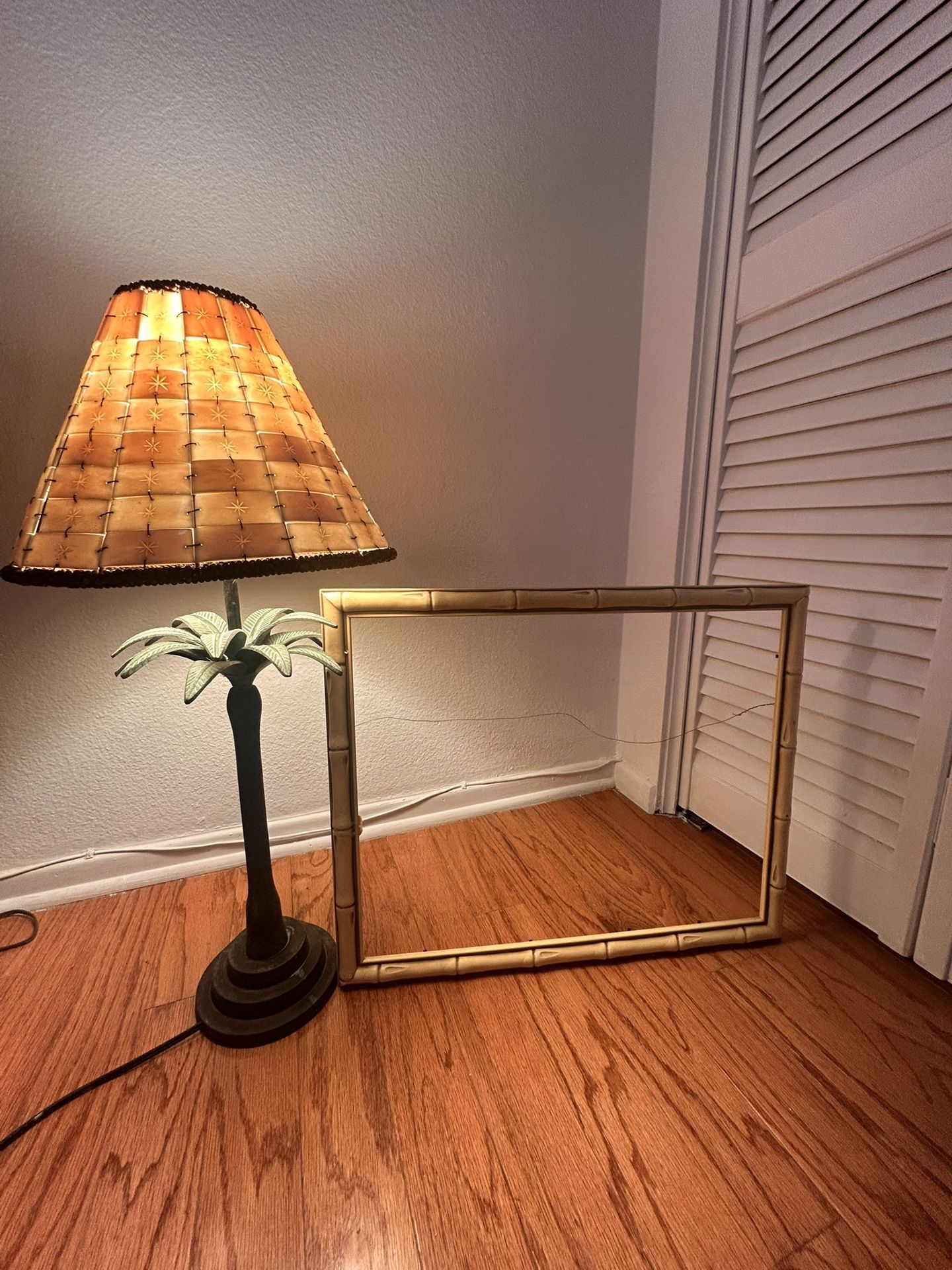 Palm tree Lamp and tiki Picture frame.