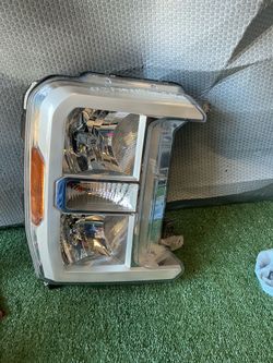 2023 2025 Ford f450 f350 f250. Super duty  right side headlight halogen