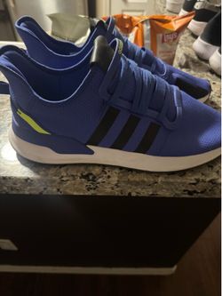 Men’s shoes size 14