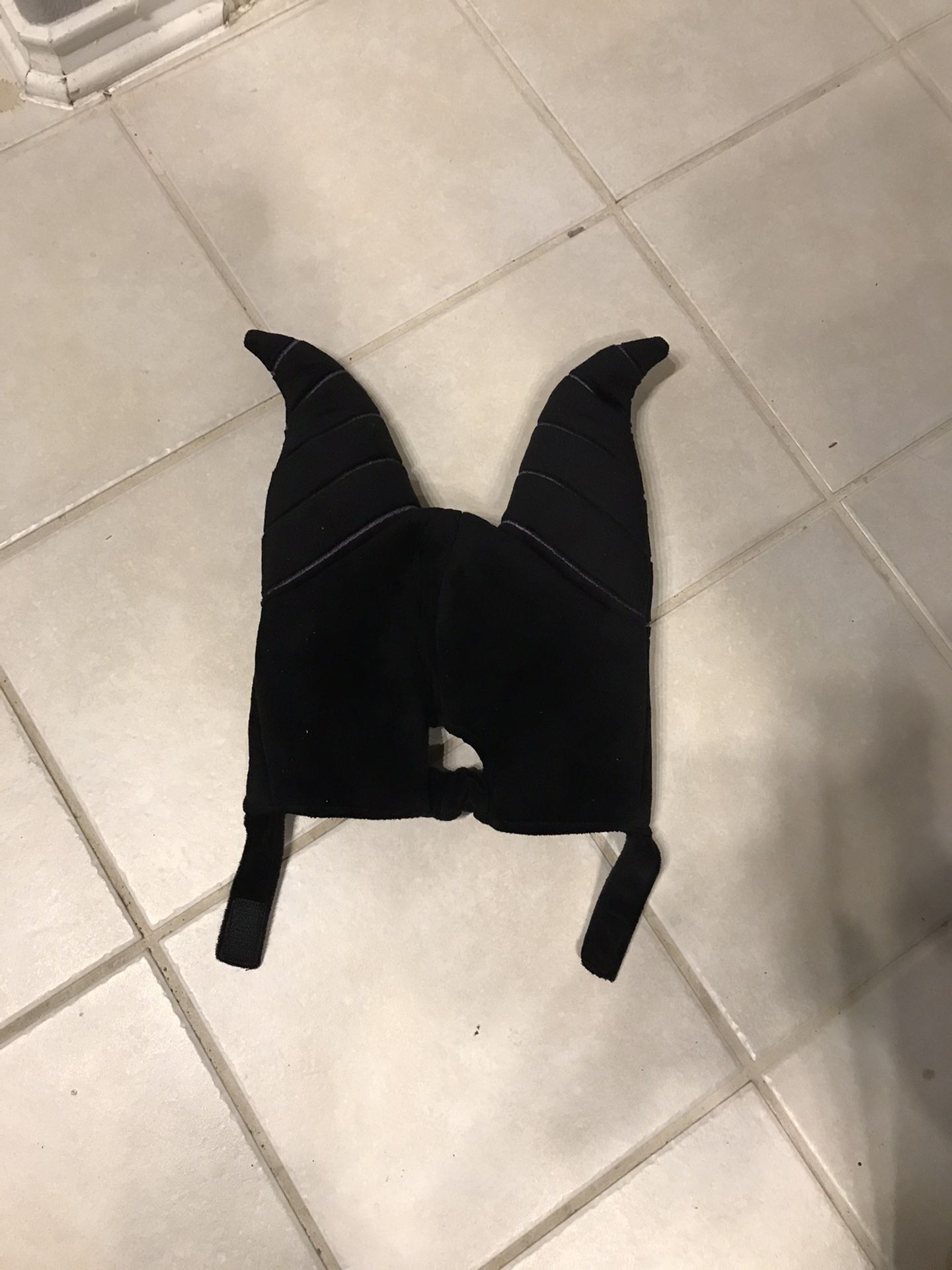 Used maleficent hat from Disney. Size adult