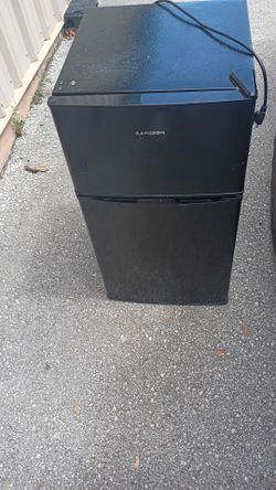 Mini fridge