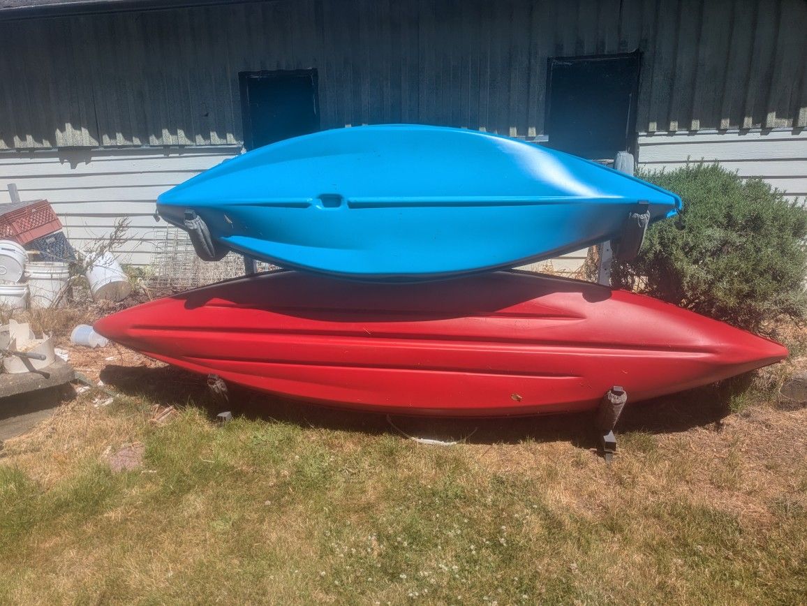 2 Kayaks W/ Stand