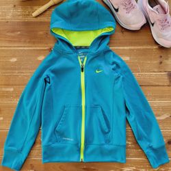 SIZE 6-7 GENDER NEUTRAL NIKE THERMA-FIT FRONT ZIP  HOODED SWEATER