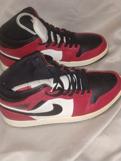 Men's Nike Jordan 1's (Chicago Black Toe) like new (Size 12)