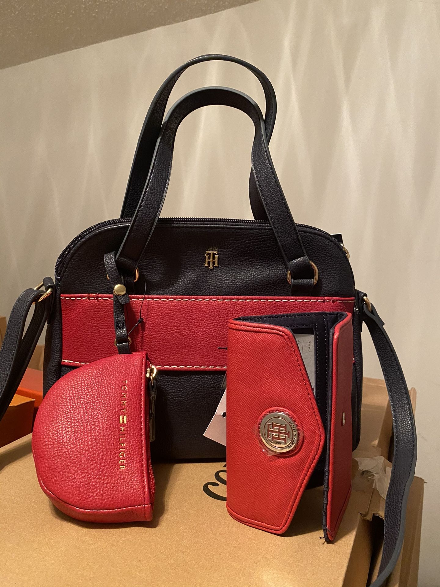 New Tommy Hilfiger 3 pcs Crossbody Set Blue/Red