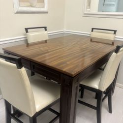 KITCHEN TABLE AND CHAIRS