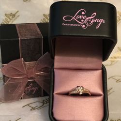 Rose Gold Long Song Limited Edition Ring 3 Diamonds On Top Shaped Of A Heart & Pink Diamond On Side Size:7