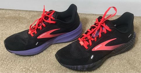 Size 8.5 woman’s brook’s