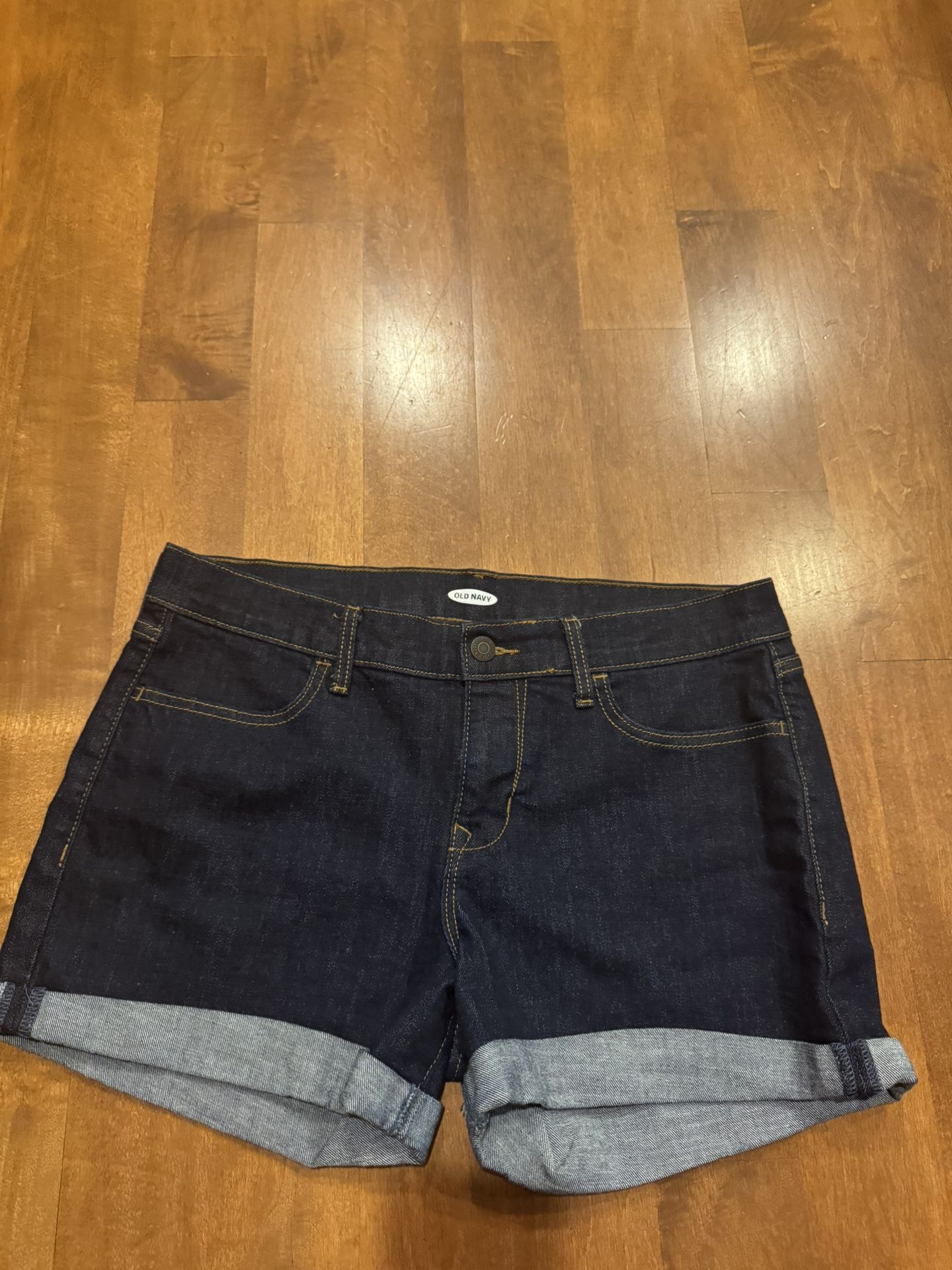 Woman’s New Old Navy Shorts Shipping Available