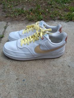 !! Men's  Nike low Tops Size 12