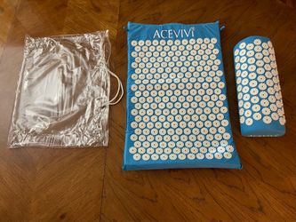 Like New Acevivi Massager Cushioned Spike Mat and Pillow with Protective Carrying Bag with Handles