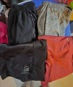4 pairs mens basketball shorts barley wore just recently bought size large $5 each Parma