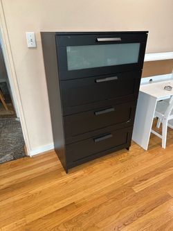 FREE Dresser (4 Drawers)