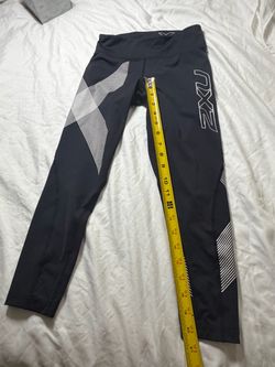 2XU 7/8 Cropped Compression Leggings Running Womens XSmall Black & White