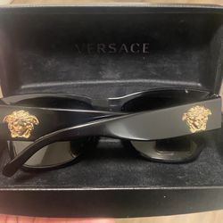 Versace sunglasses                                       Made In Italy L 