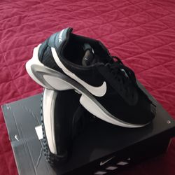 New Nike men  D/MS/X 10.5 $85obo