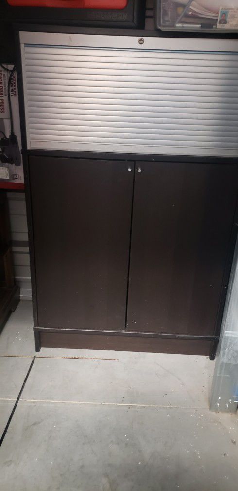 Dresser With enclosed Top 