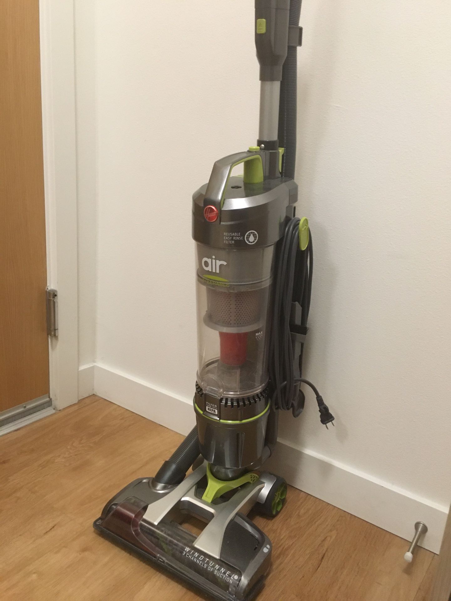 Hoover Windtunnel Air Vacuum Cleaner. Bagless and Lightweight!