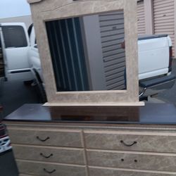 Bedroom Set  For Cheap Like New Still If Interested Message Me