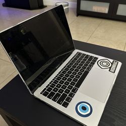 2017 MacBook Pro Dual-Core Intel i5 2.3GHz 13 Inch