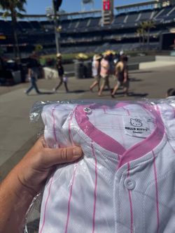 Youth Medium Padres Hello Kitty Jersey Theme Game 8/2