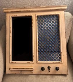 Vintage Shabby Chic Wall Organizer Chalkboard Blue Mesh Lattice Key Rack Cream