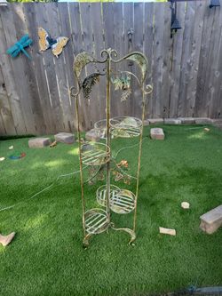 Trifold plant stand