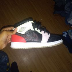 Nike Air Jordan 1 Mid Se GS Glow In The Dark Size 4.5