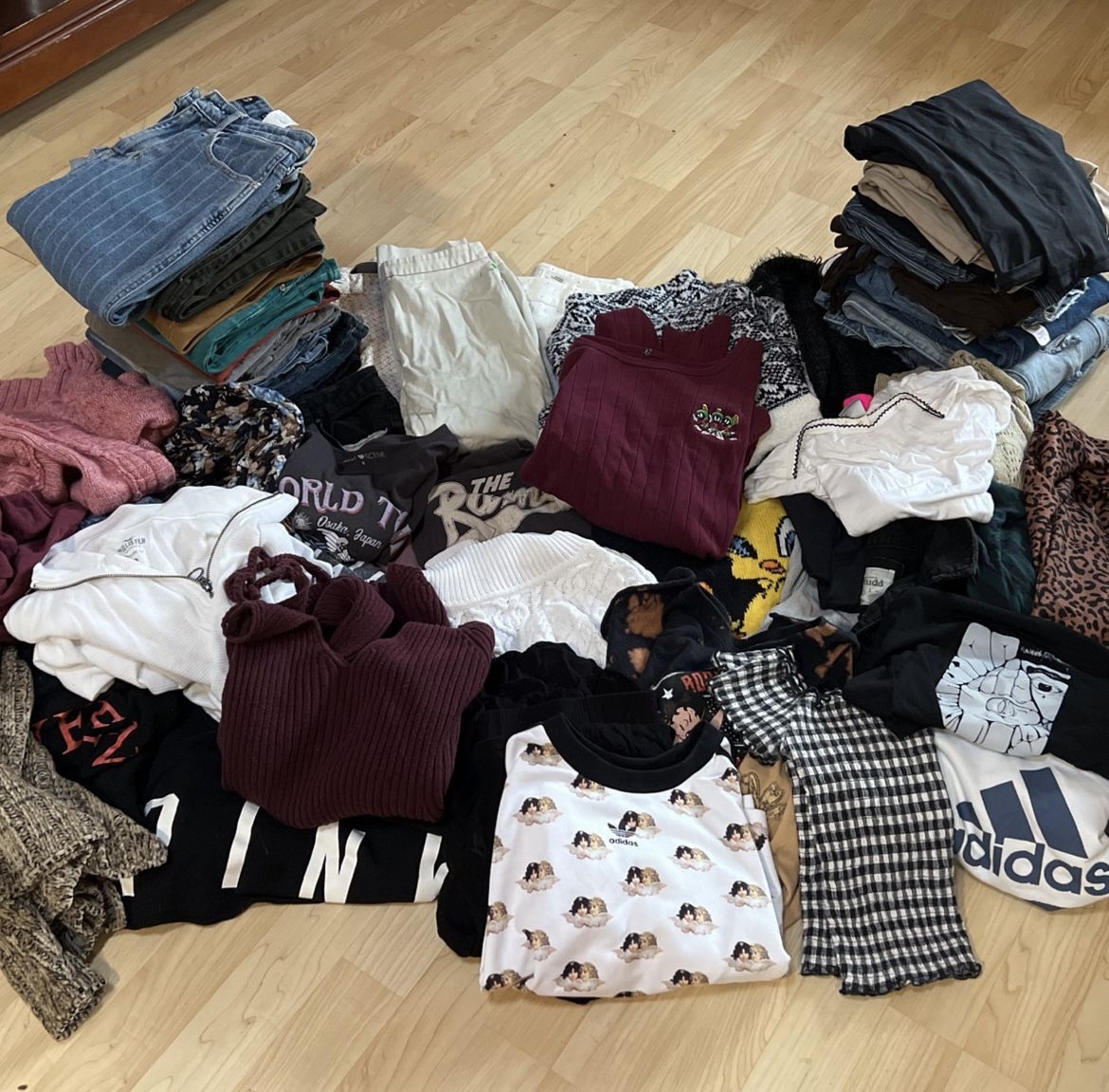 HUGE Women’s Clothing Bundle