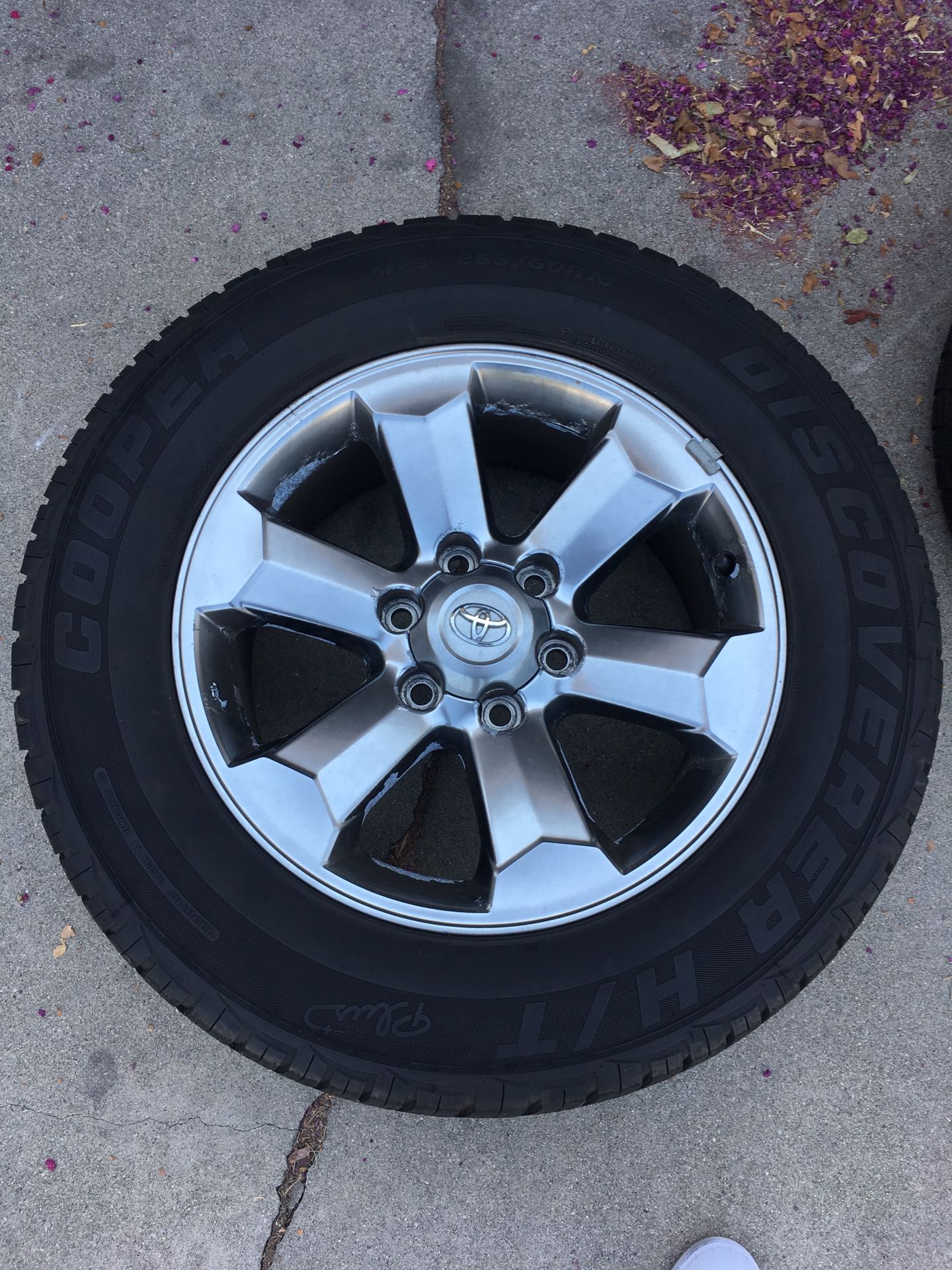 Toyota 4Runner Limited wheels and tires 2006