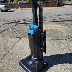 Vacuum Cleaner Bissell, Very Good Condition 