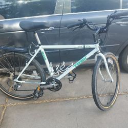 TREK 7000 MOUNTAIN BIKE