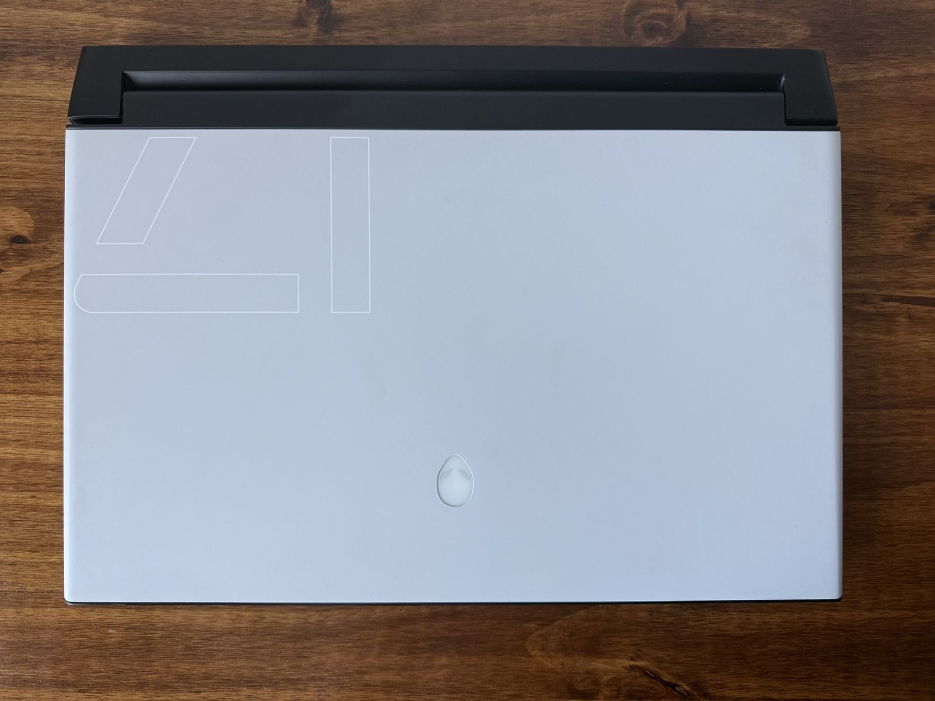 Alienware M17 R3 Gaming Laptop โ i7 | RTX 2060 | 16 GB RAM | 1 TB SSD โ Great Condition