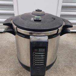 Cooks essential, programmable, pressure cooker