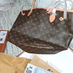 Brandnew Original Louis Vuitton Purse in Box