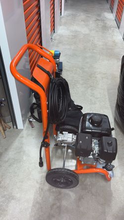 Husqvarna 3200 PSI Gas Pressure Washer, Briggs & Stratton OHV 208cc Engine 