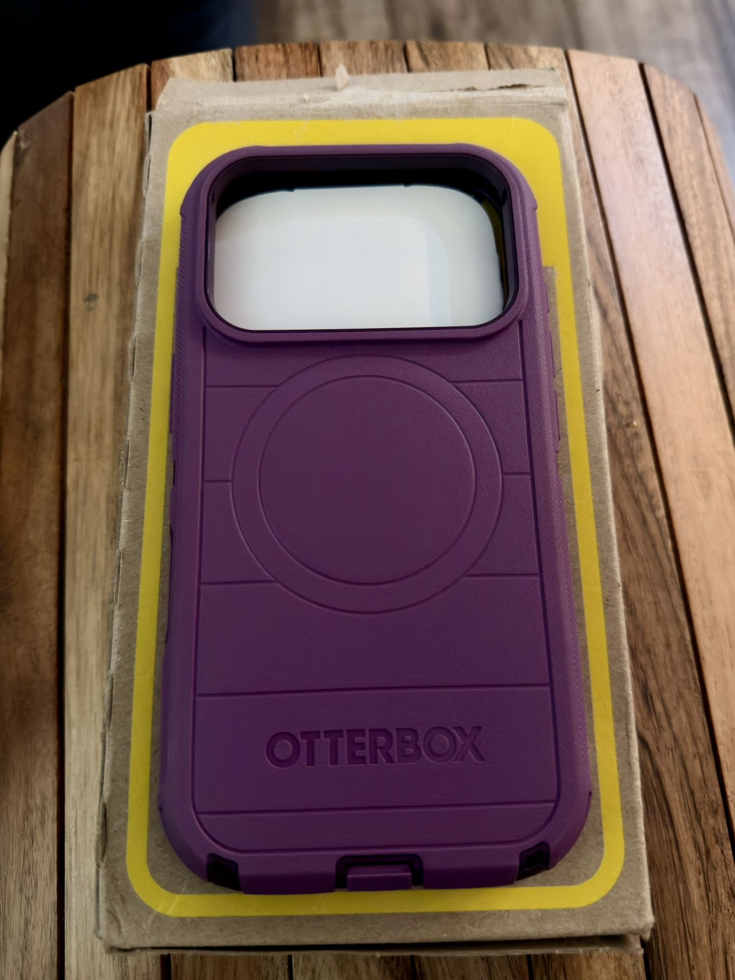 Otterbox 17 Pro Defender Case