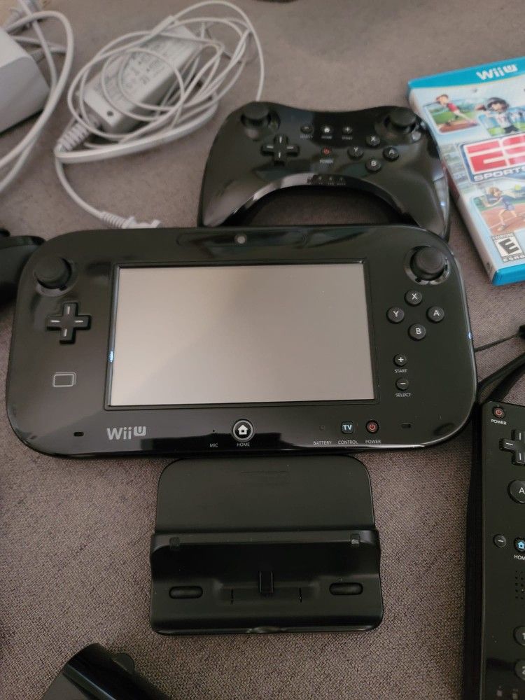Nintendo Wii U 32 GB Super Mario 3D World Console + Pro Controller + Extras!