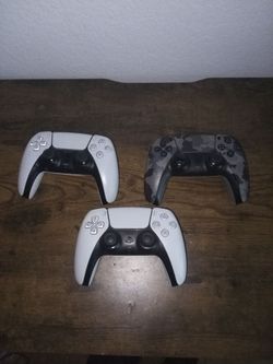 PS5 controllers