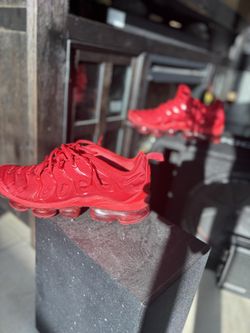 Air VaporMax Plus 'Triple Red'