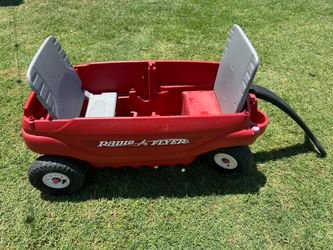 Radio Flyer Deluxe Wagon