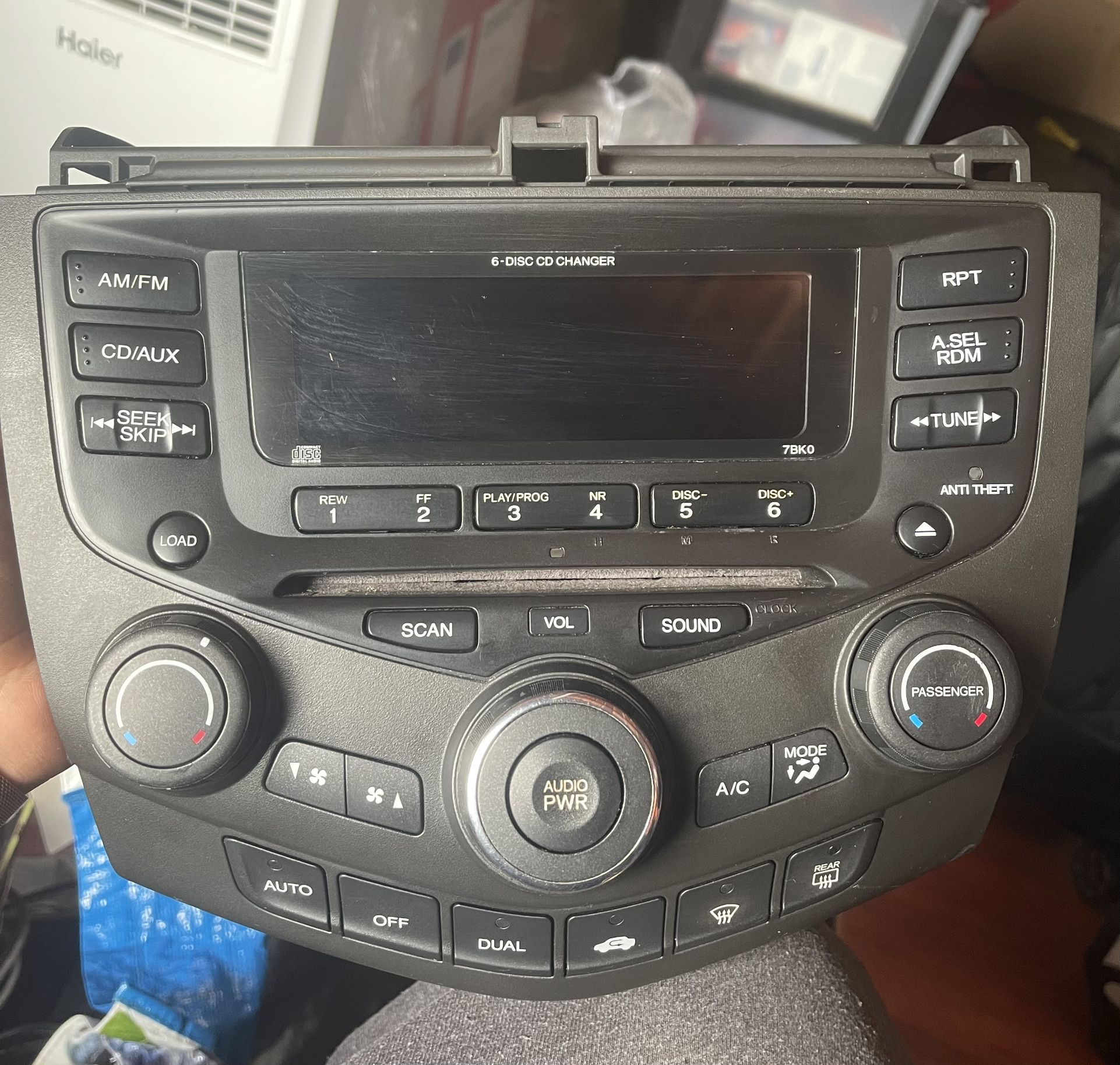 Honda Accord Radio (Dual Air conditioning Control)