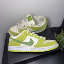 Nike SB Dunk Low “Green Apple” (Size 9.5)