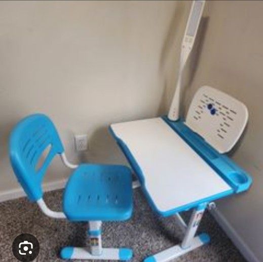 Kids Desk And Chair Set 