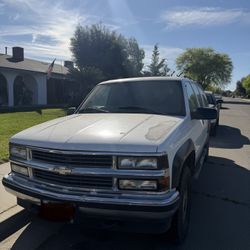 1999 Chevrolet Suburban 1/2 Ton 220k miles 4x4